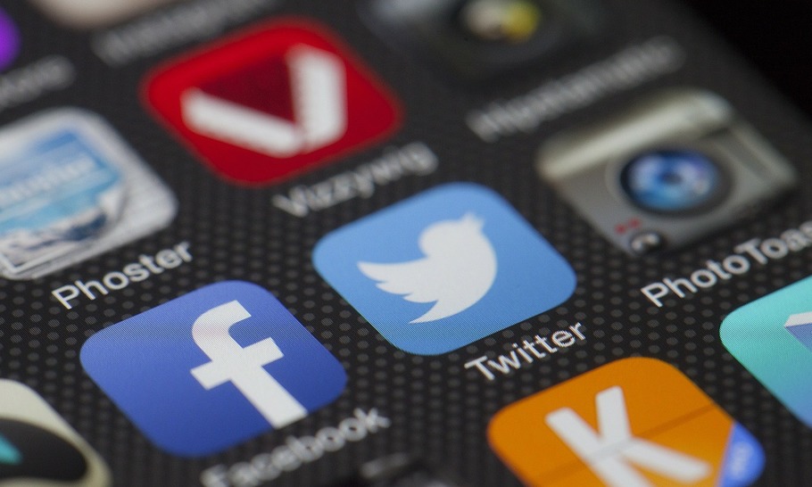 Tweet, tweet, repeat: a day in the life of a social media outrider