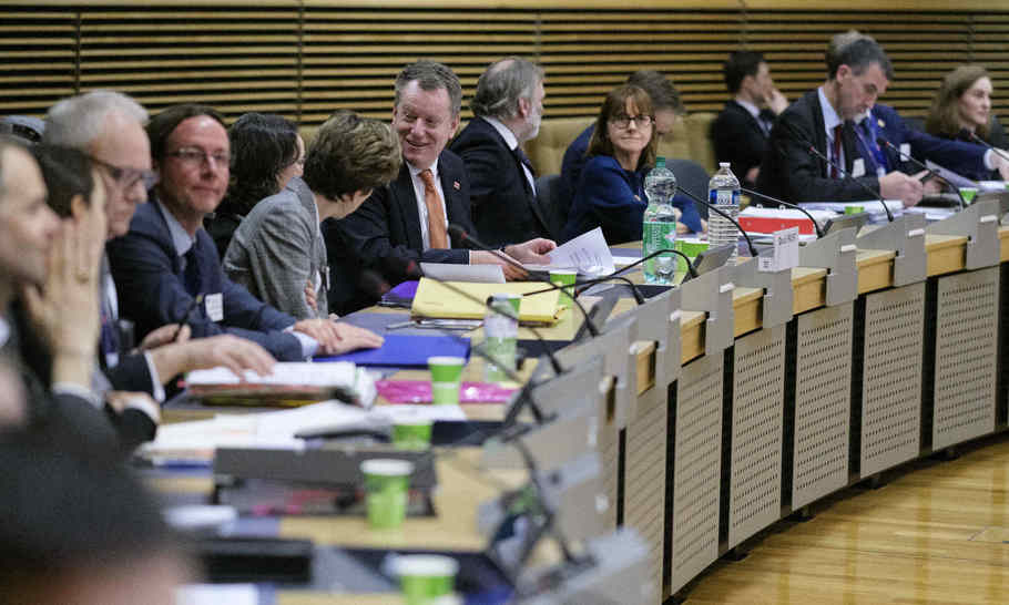 David Frost and his 100 negotiators arrive in Brussels