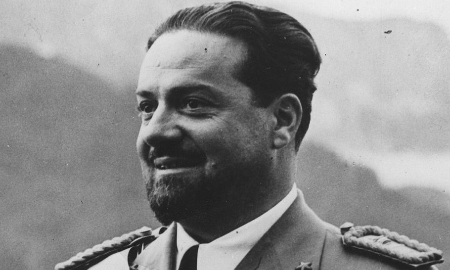 Mussolini and Balbo: dropping the Fascist pilot