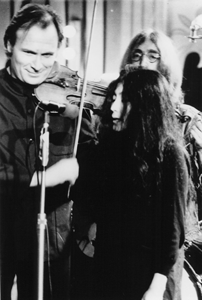 Com%20Yoko%20Ono%20e%20John%20Lennon%20em%201968.