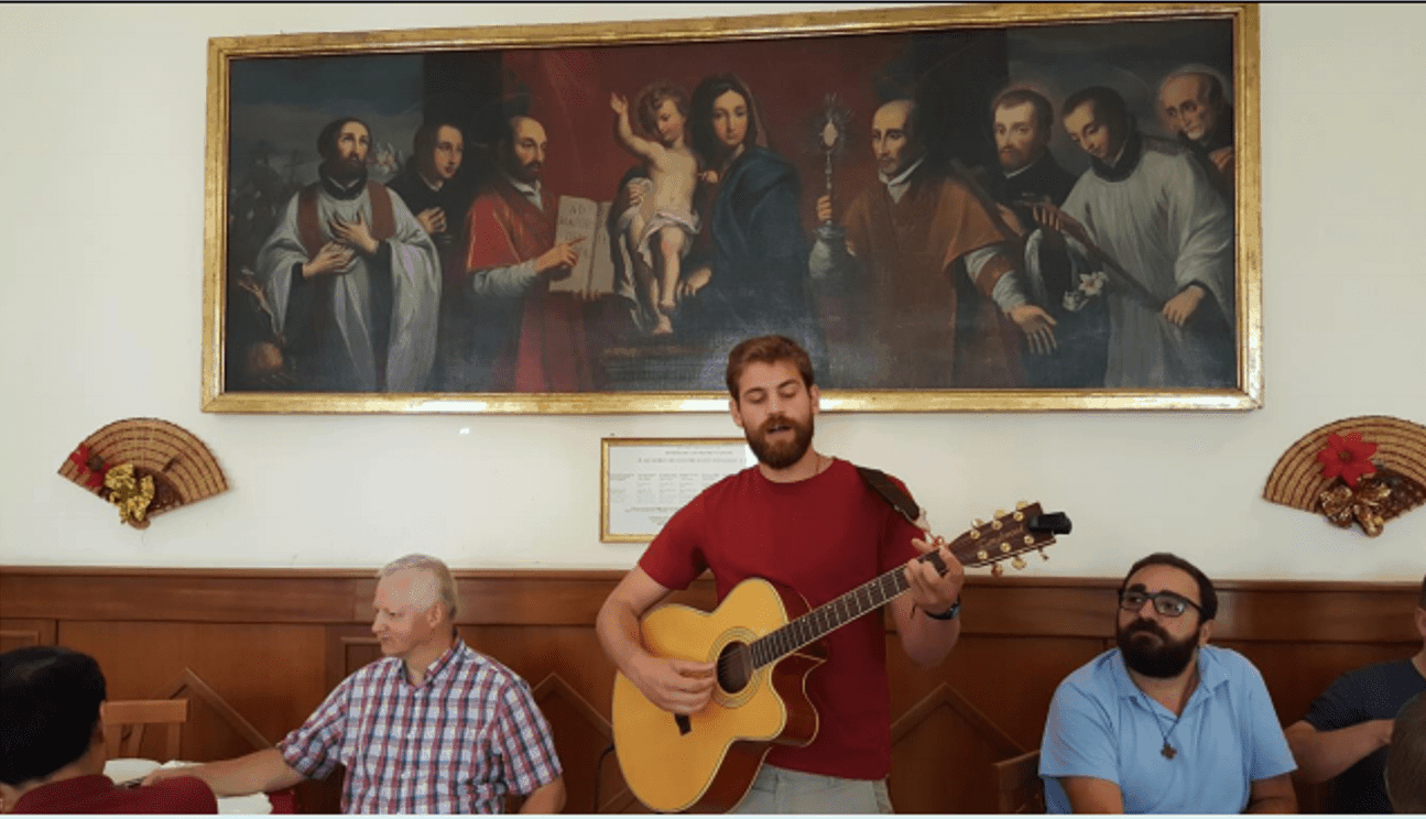 O%20delegado%20portugu%C3%AAs%20cantando%20para%20jesu%C3%ADtas%20num%20momento%20de%20conv%C3%ADvio