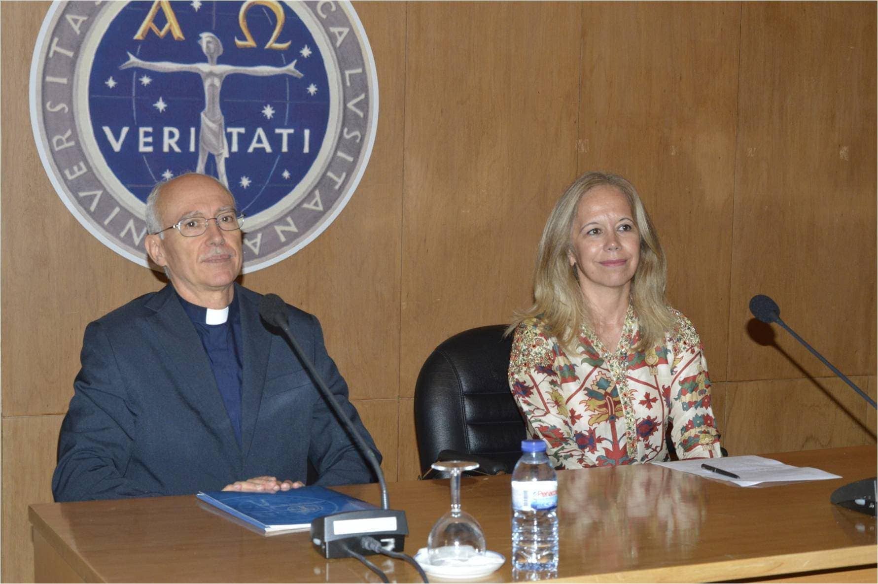 O%20P.%20Jos%C3%A9%20Lopes%2C%20sj%20e%20a%20Reitora%20da%20Universidade%20Cat%C3%B3lica%20Professora%20Isabel%20Capeloa%20Gil