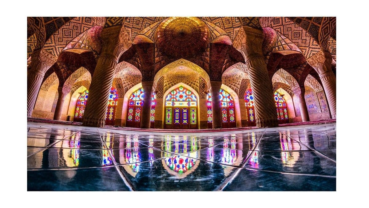 Interior%20da%20mesquita%20xiita%20de%20Nasir-ol-Molk%20(1876-1888)%2C%20%20Chiraz%2C%20Ir%C3%A3o.