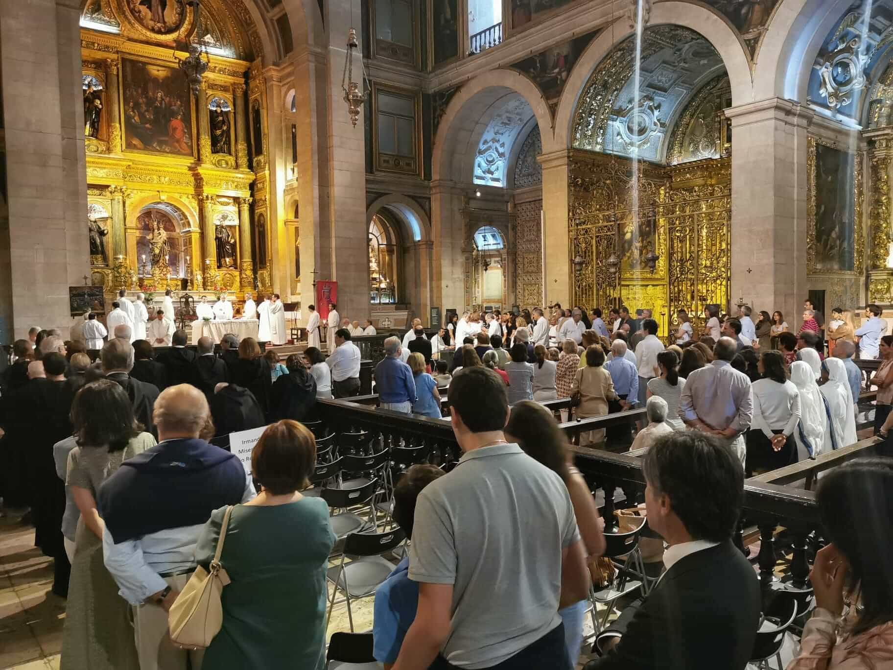 Eucaristia%20de%20Santo%20In%C3%A1cio%20em%20Lisboa%20juntou%20centenas%20de%20pessoas.