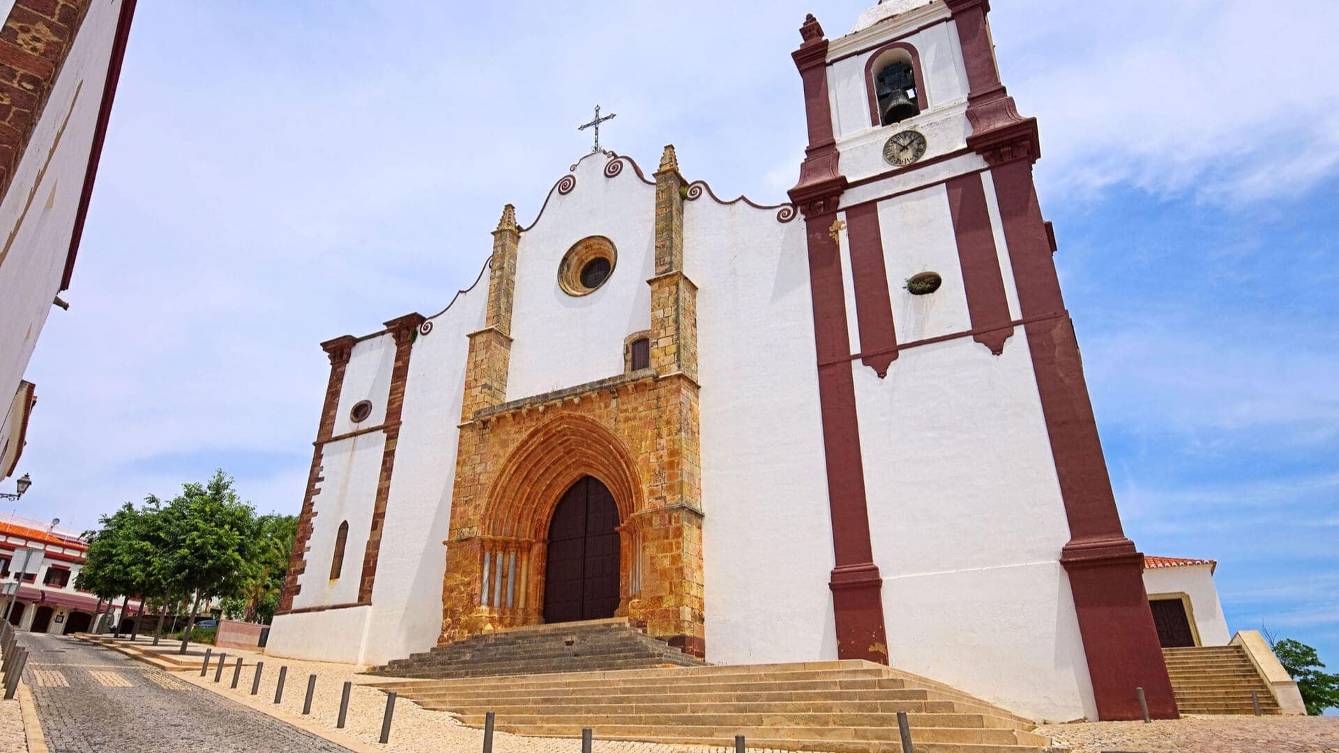 Catedral%20de%20Silves%20%C3%A9%20um%20ponto%20de%20atra%C3%A7%C3%A3o%20tur%C3%ADstica%20do%20Algarve