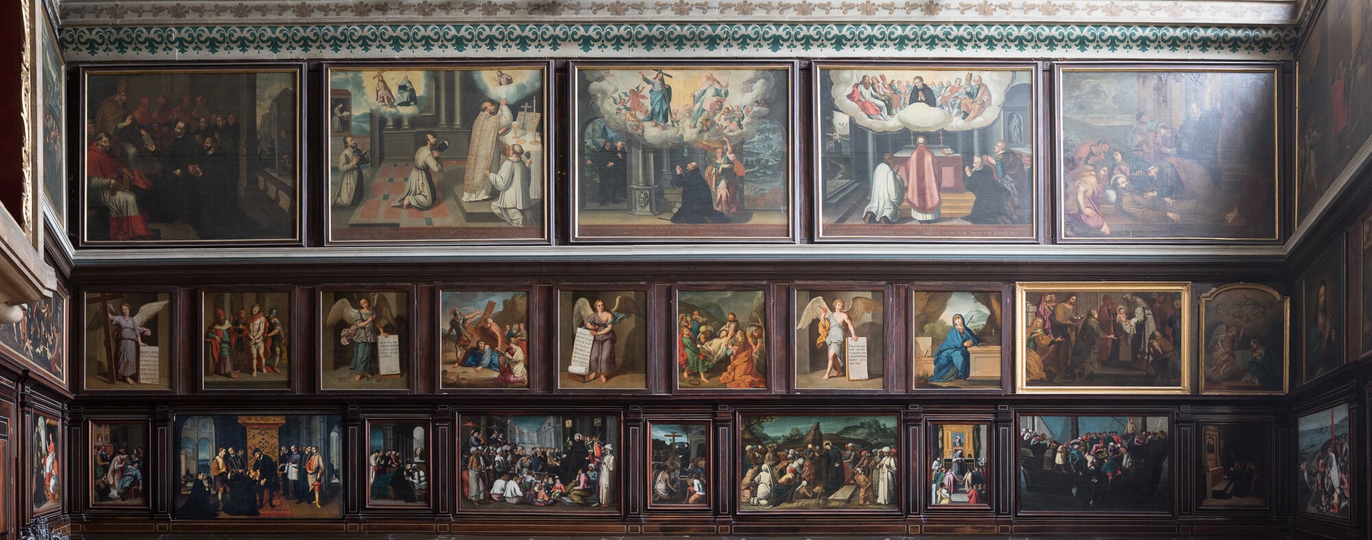 Fotografia%3A%20Sacristia%20da%20Igreja%20de%20S%C3%A3o%20Roque%20em%20Lisboa.%20Alguma%20das%20pinturas%20correspondem%20%60vida%20de%20Santo%20In%C3%A1cio%20e%20a%20epis%C3%B3dios%20marcantes%20para%20a%20funda%C3%A7%C3%A3o%20da%20Companhia%20de%20Jesus.%20Fotografia%20de%20Jo%C3%A3o%20Ferrand%2FCompanhia%20de%20Jesu
