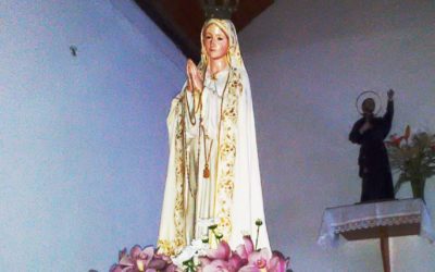 Procissão de velas com Imagem de Nossa Senhora de Fátima