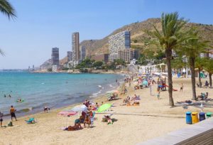 Ryanair’s Cyber Monday deal has £5 flights to Alicante, Barcelona and loads more places