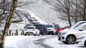 Drivers fined at ‘rammed’ Dovestone Reservoir as people flock there over the weekend