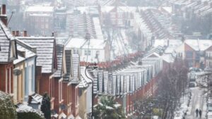Millions of families ‘will be paid to use less electricity’ during peak times this winter