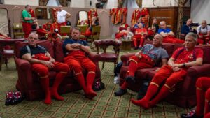 Exhausted beefeaters seen taking a break from guarding Queen’s coffin in rare photos￼