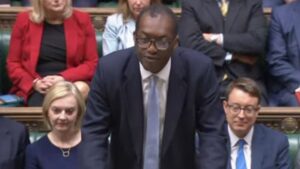 Kwasi Kwarteng scraps cap on bankers’ bonuses in first mini-budget as Chancellor