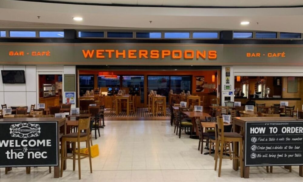 Wetherspoons sells pubs as it records £30m in losses