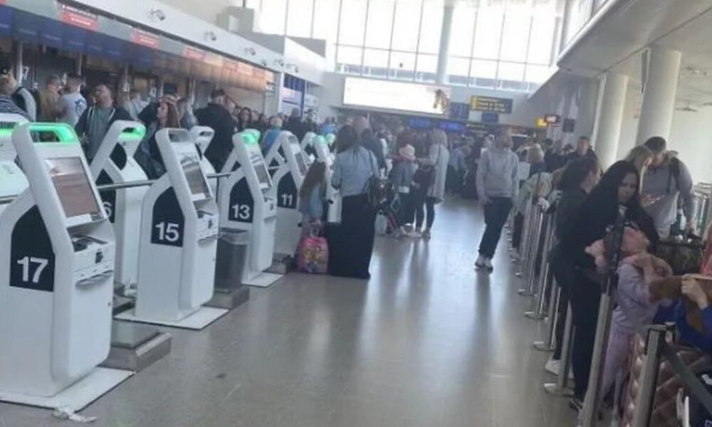 Passengers describe 'chaos' as Manchester Airport hit by power cut