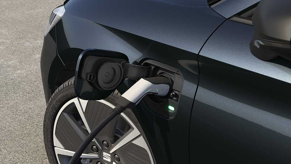 New SEAT Leon e-HYBRID charging