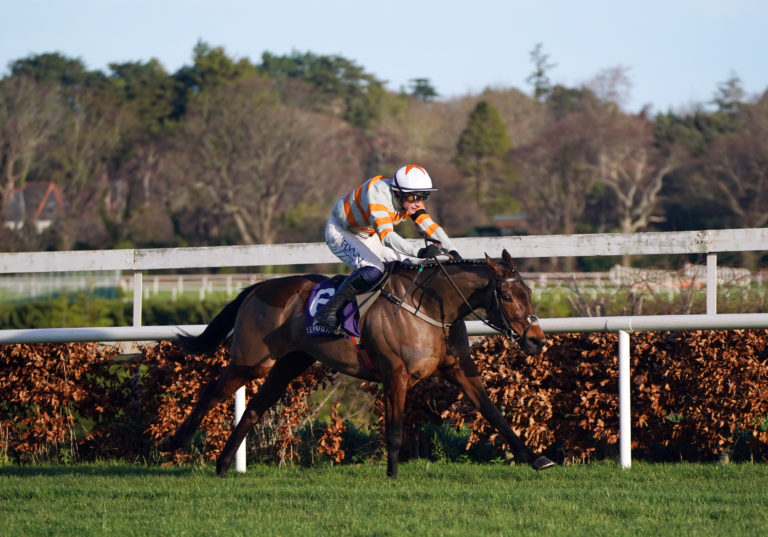 Shewearsitwell pulls clear at Leopardstown