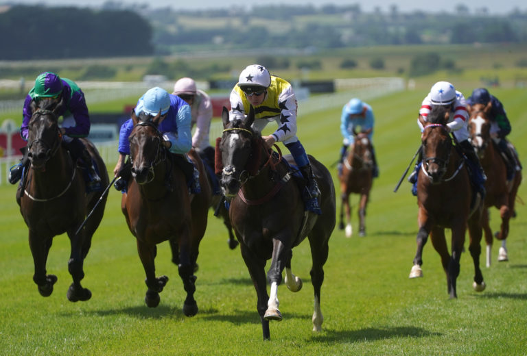 Commanche Falls (centre) took the Listed prize