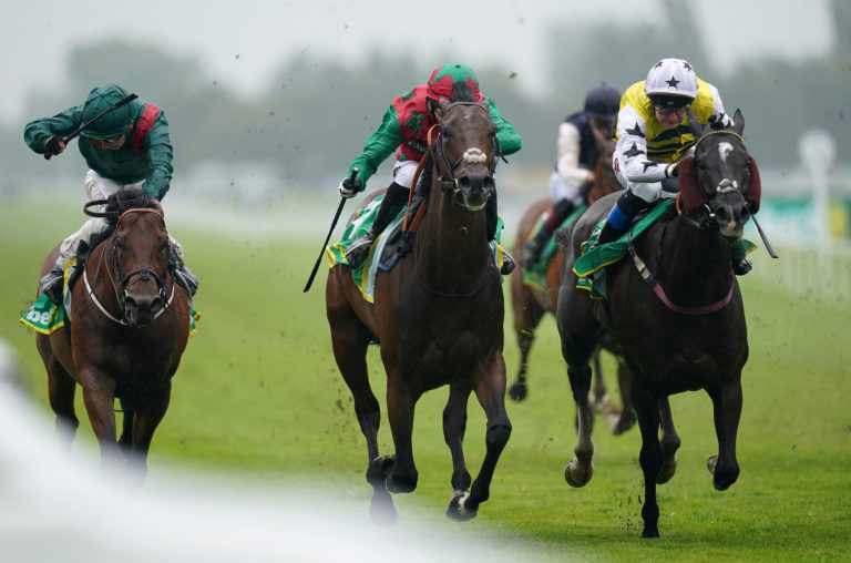 Commanche Falls (right) coming home to win the bet365 Hackwood Stakes