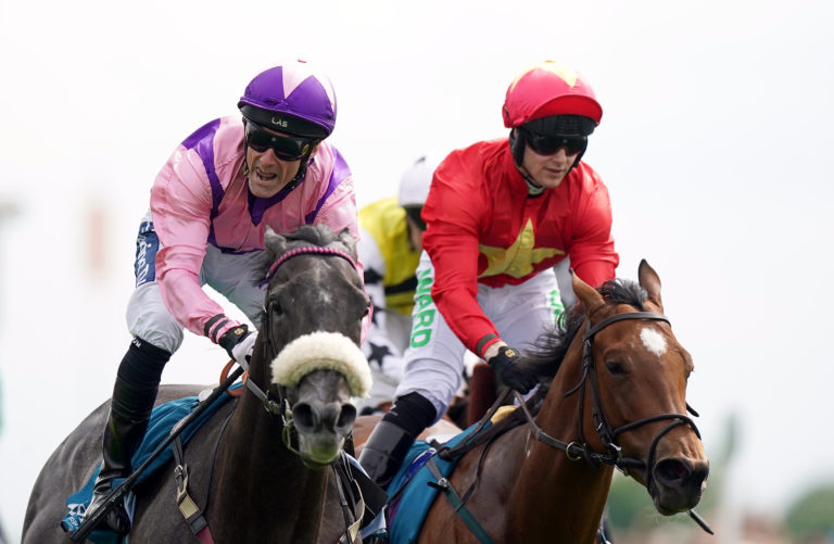 Azure Blue (left) beating Highfield Princess at York