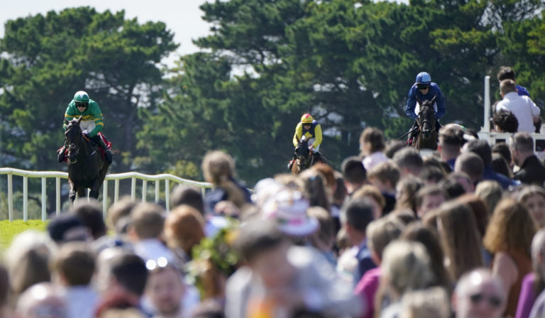 Fighting Fit (left) won at 33-1