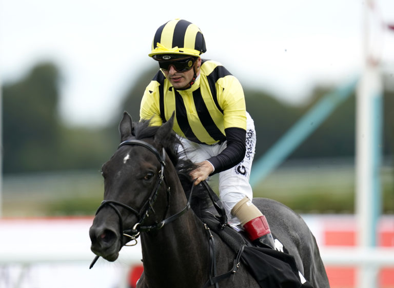 Vandeek winning the Richmond Stakes at Goodwood
