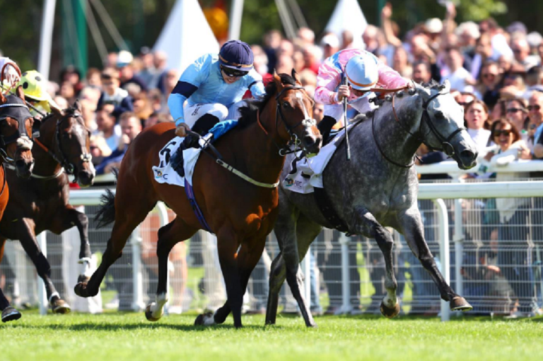 Spycatcher (left) in the Prix Maurice de Gheest