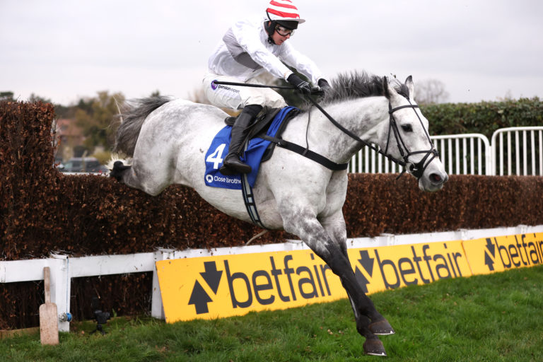 Unexpected Party in action at Sandown