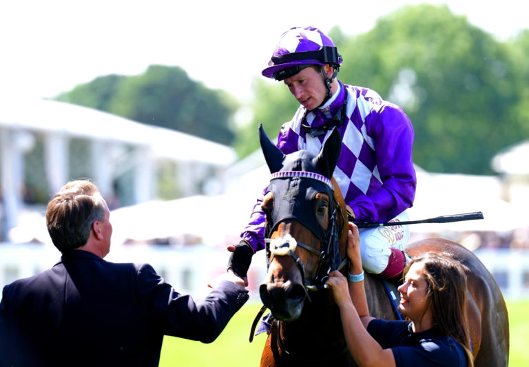 Steve Brown congratulates Oisin Murphy after Shaquille wins the Commonwealth Cup