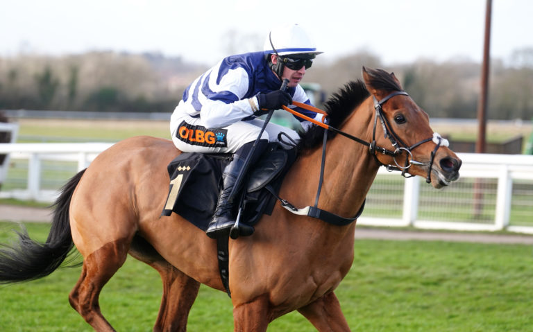 Givemefive was a clear-cut winner at Warwick