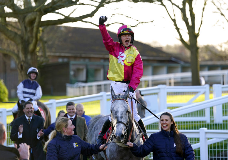 Major Will Kellard celebrates on Farceur Du Large