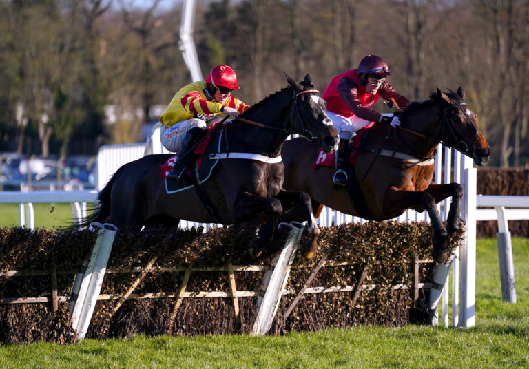 Ballybentragh (right) on his way to victory