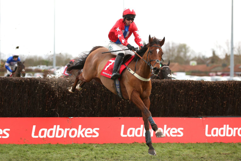 Editeur Du Gite winning at Kempton