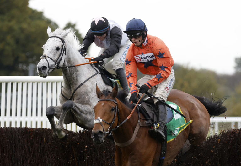 Gentlemansgame (left) coming to claim Bravemansgame at Wetherby