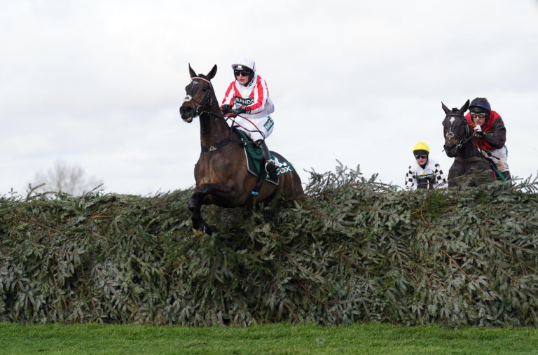 Latenightpass has a fine Aintree record