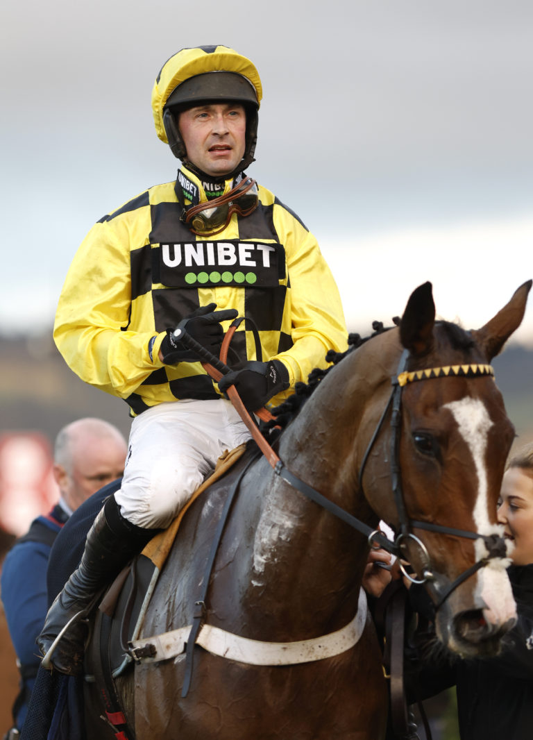 Shanagh Bob and jockey Nico de Boinville