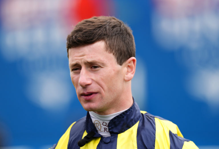 Oisin Murphy takes over on Tamfana at Chantilly 