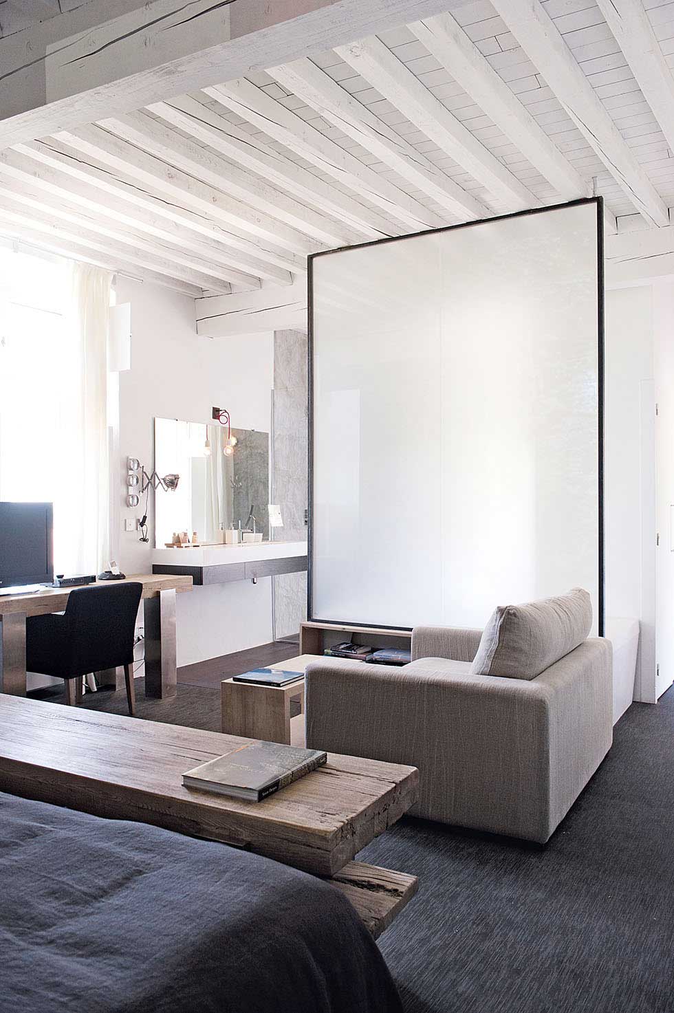 2-Internal-Glass-Dressing-Room-IQ-glass