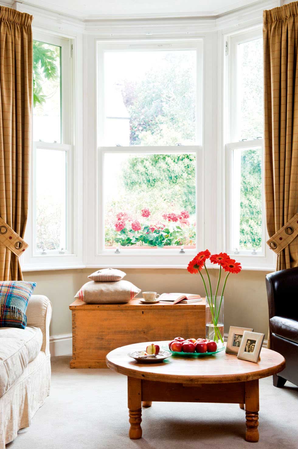 5-replacement-windows-Anglian-Timber-sash-window-by-Anglian-Home-Improvements