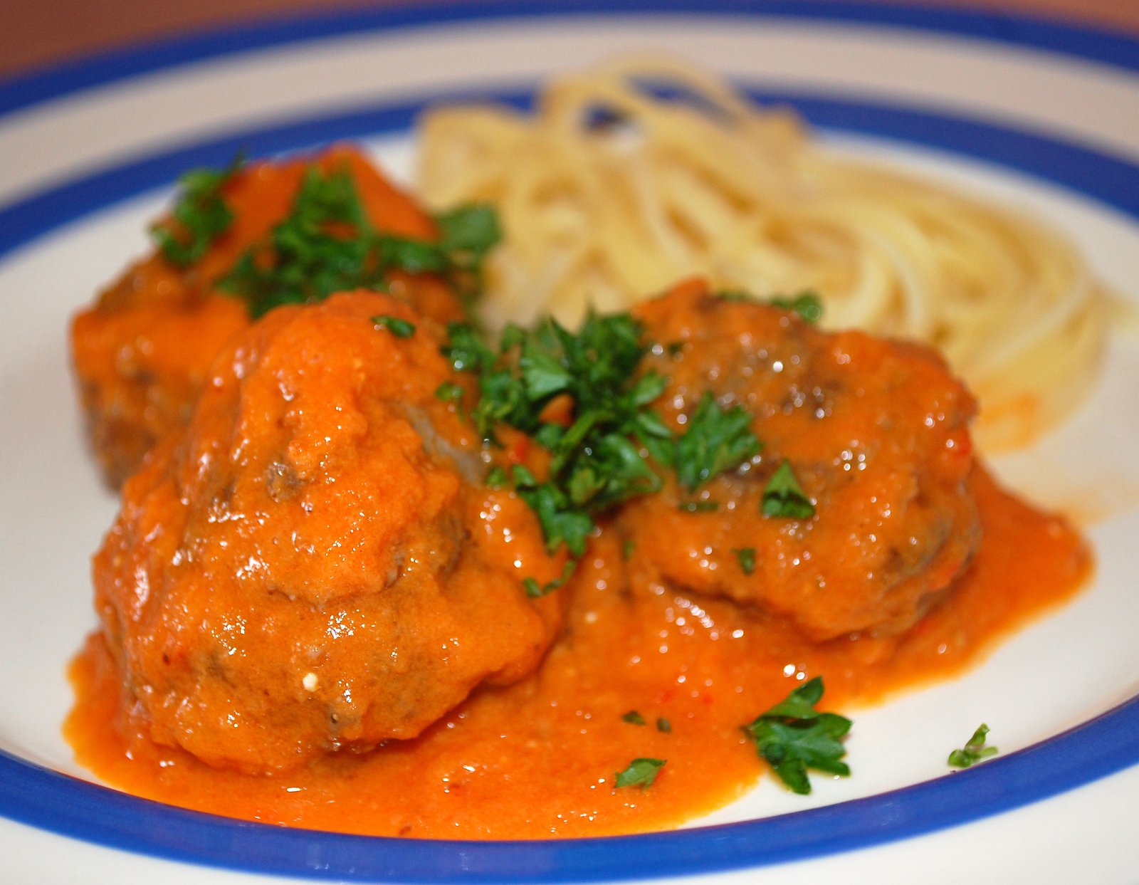 Meatballs In Tomato And Red Pepper Sauce With Spaghetti