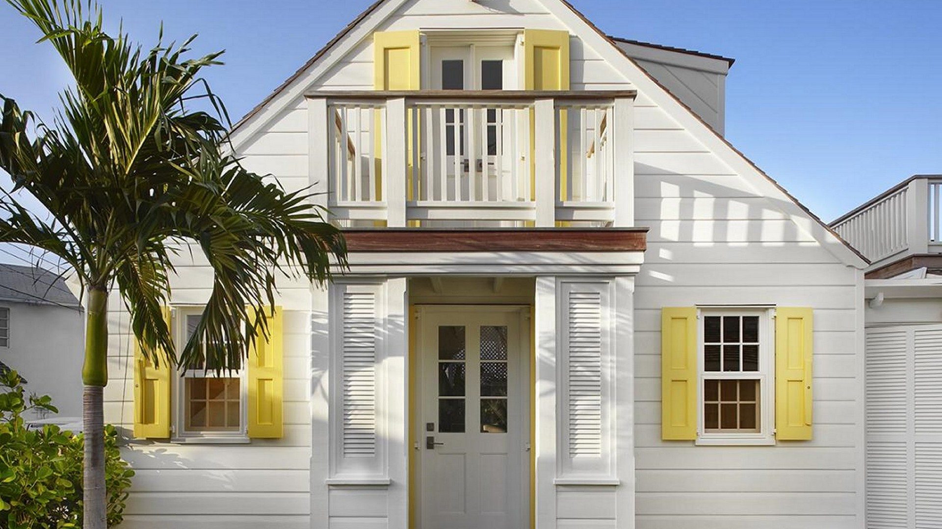 Allamanda-House-Exterior-Harbour-Island-Bahamas-Pamela-Murdock-Villas-UltraVilla
