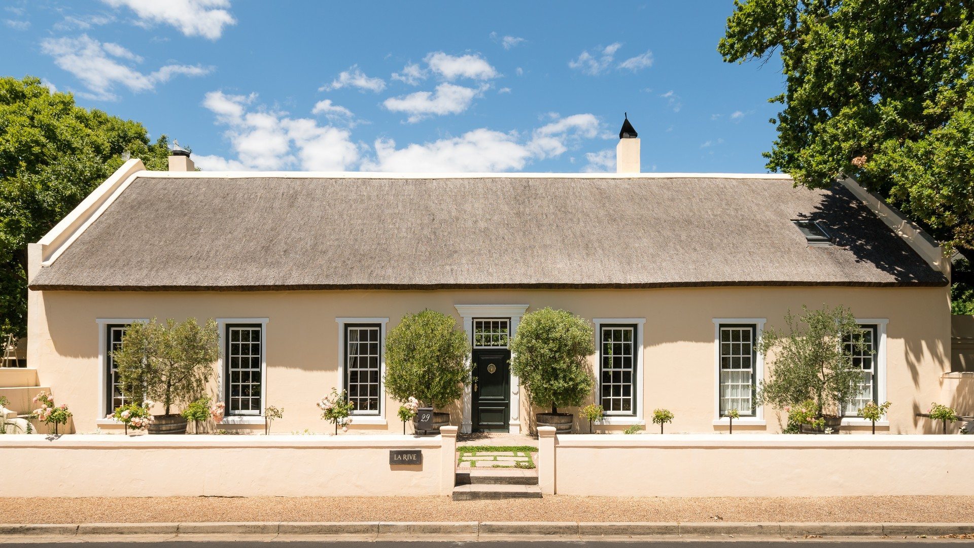 La-Rive-Villa-Franschoekk-Cape-Town-Alexis-Gillis-UltraVilla