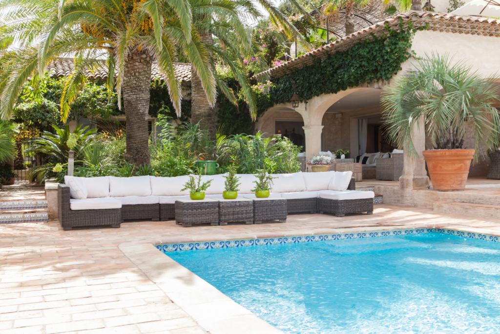 Villa-Glamour-Pool-St-Tropez-Villas-Prestige-&-Services-UltraVilla