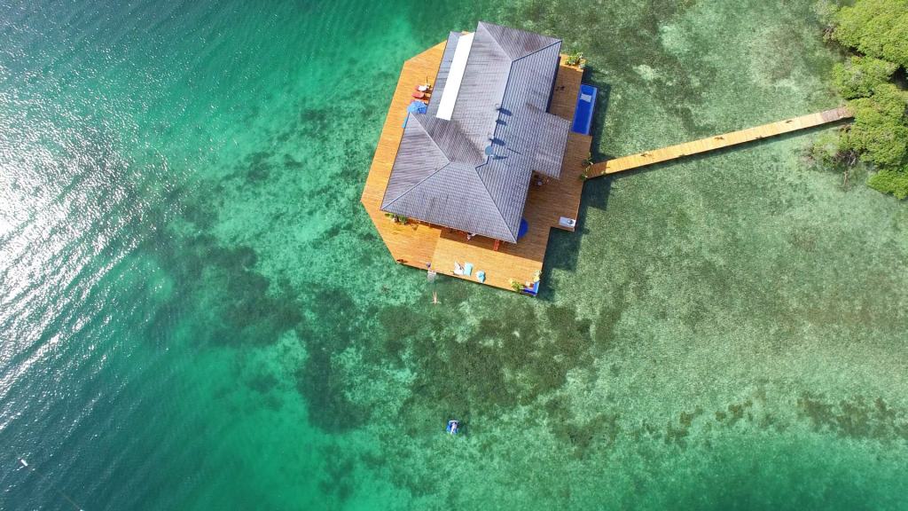 Boca-Overwater-Villa-Floating-Panama-Villas-&-Apartments-Abroad-UltraVilla