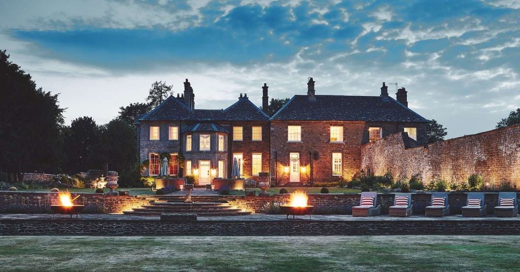Thorpe-Manor-Exterior-Oxfordshire-Luxury-Cotswold-Rentals-UltraVilla