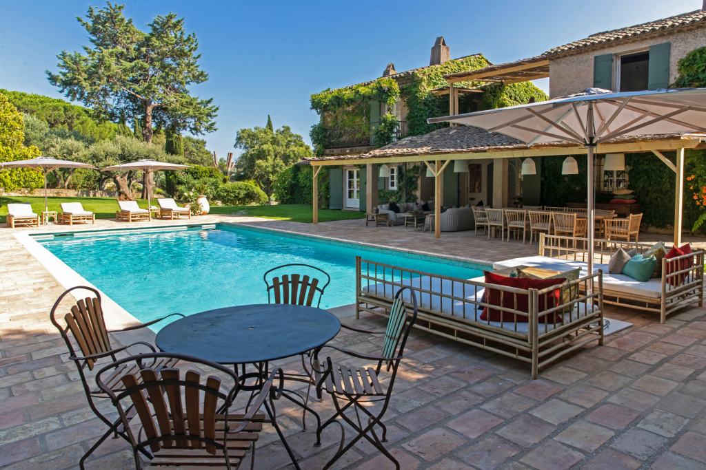 Chic-On-The-Beach-Pool-St-Tropez-Villas-Prestige-&-Services-UltraVilla
