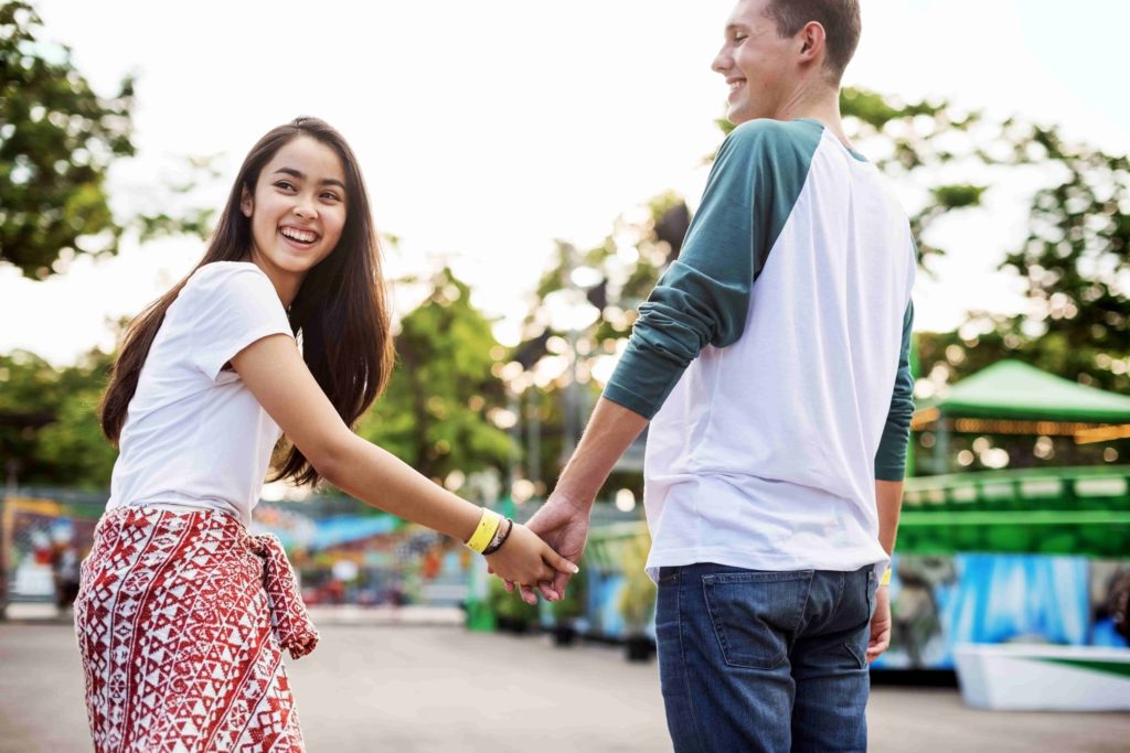 girl asking guy to be her boyfriend
