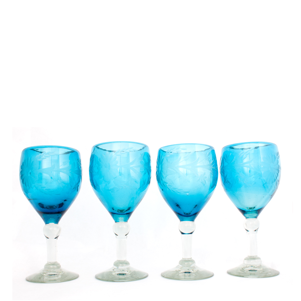 Engraved large turquoise wine glass Milagros